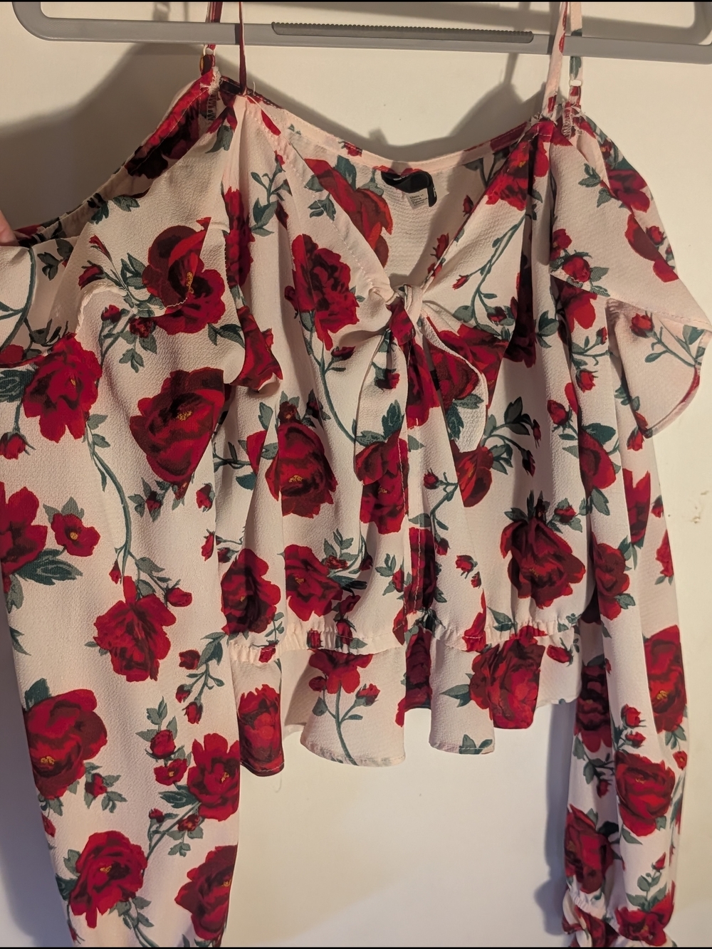 H&M Divided White Off-Shoulder Ruffled Crop Top with Red Rose Print Size 8 - Picture 6 of 7